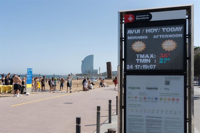Archivo - Aviso de calor este verano en Barcelona