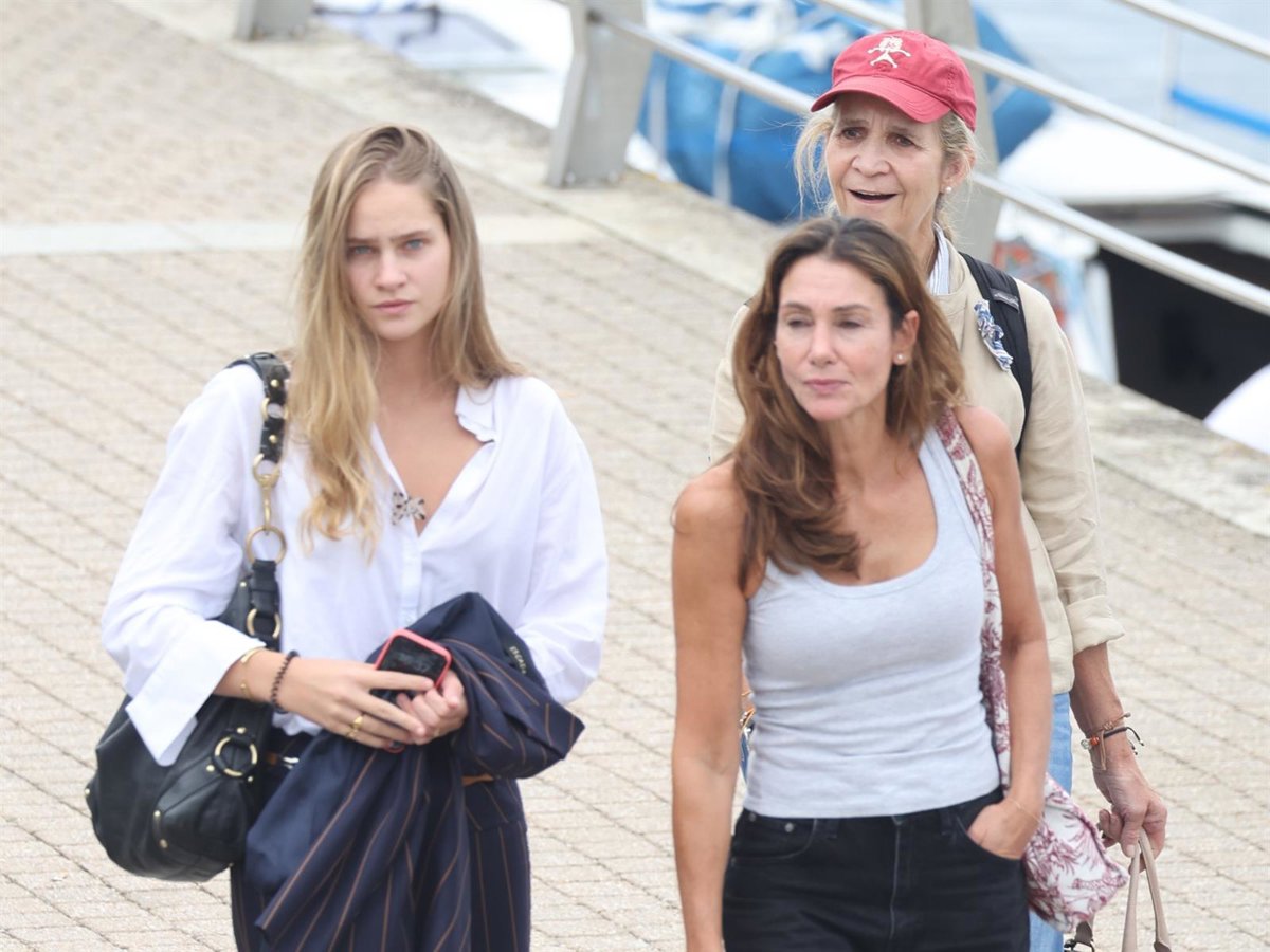 Irene Urdangarin viaja por primera vez a Sanxenxo junto a la Infanta Elena para estar al lado de Don Juan Carlos