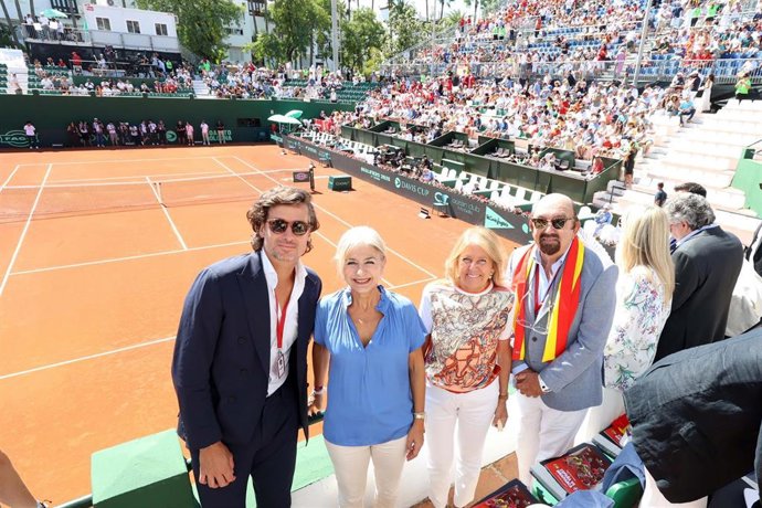 Patricia del Pozo y Ángeles Muñoz en la primera jornada eliminatoria de la Copa Davis celebrada en Marbella.