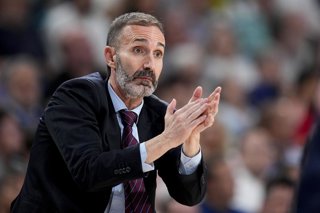 Archivo - Sito Alonso, head coach of UCAM Murcia, gestures during the Spanish League, Liga ACB Endesa Final 2, basketball match played between Real Madrid and UCAM Murcia at Wizink Center pavilion on June 10, 2024, in Madrid, Spain.