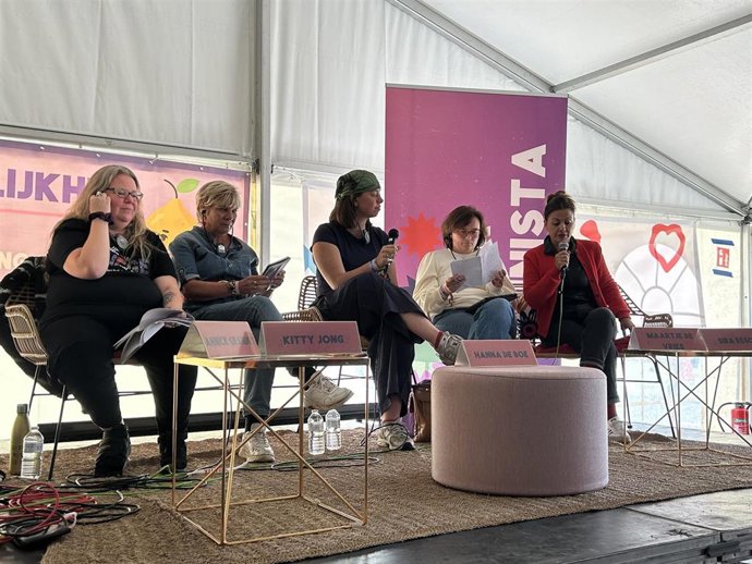 La ministra de Juventud e Infancia ha participado en el debate '¿Por qué tenemos que tomarnos en serio la violencia sexual?', en ManiFiesta, en Ostende (Bruselas).