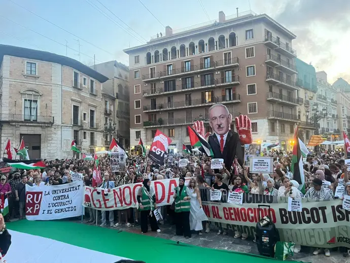 Manifestación en Valencia para pedir el embargo total de armas a Israel y contra el genocidio en Gaza