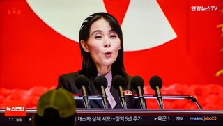 Archivo - October 18, 2024, Seoul, South Korea: A 24-hour Yonhapnews TV broadcast at Yongsan Railway Station in Seoul showing a news broadcast with file footage of Kim Yo Jong, the sister of North Korean leader Kim Jong Un, vice department director of the