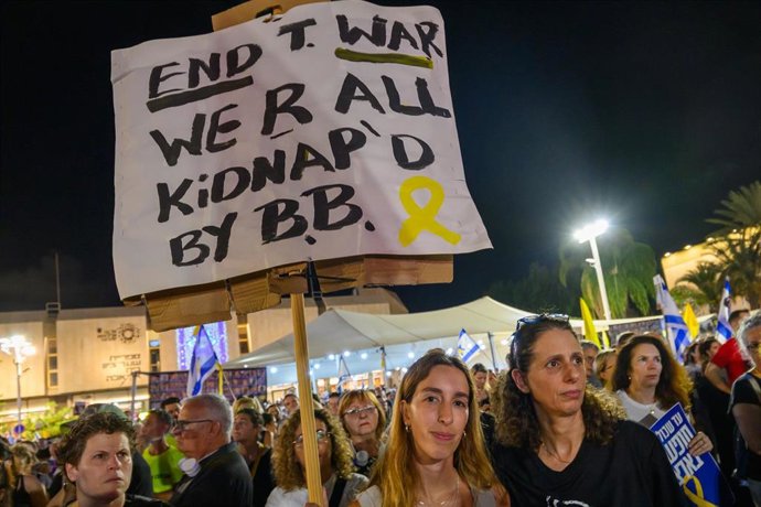 Los familiares de los rehenes de Hamás en Gaza protestan en Tel Aviv, Israel (archivo)