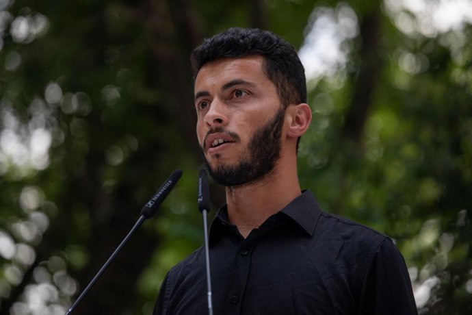 Archivo - June 23, 2025, Madrid, Spain: Filmmaker Basel Adra spoke during the international event ''Stop the Genocide! Free Palestine!'' held in the gardens of the Temple of Debod in Madrid, Spain. Sumar and the Left group organized an international event