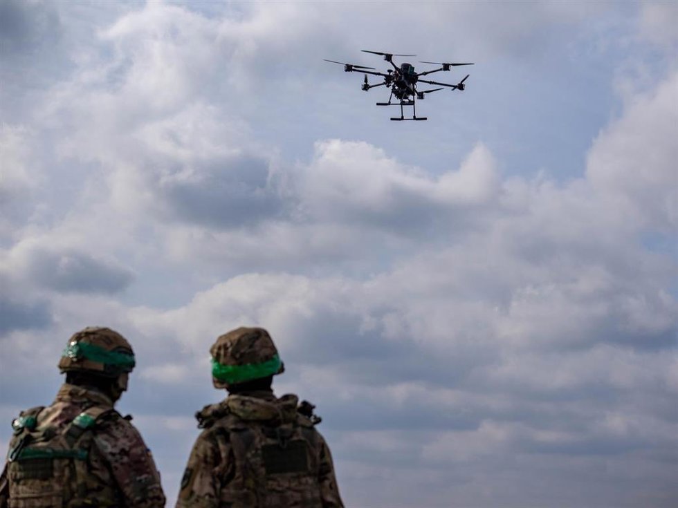 Archivo - Operadores de drones de la brigada Azov en Ucrania (archivo)