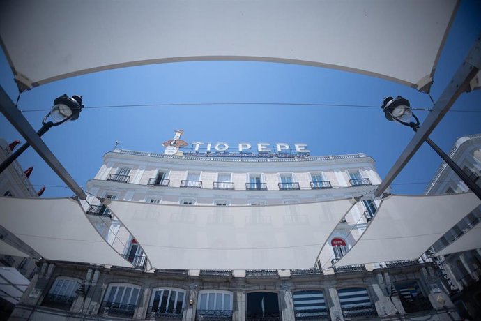 Archivo - Toldos instalados por el Ayuntamiento de Madrid en la Puerta del Sol