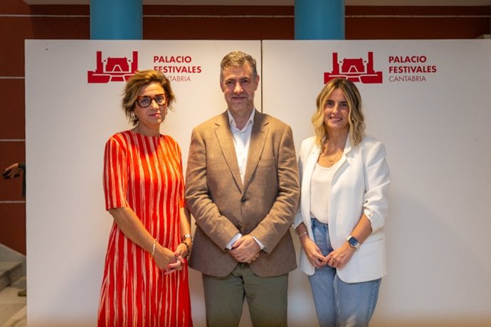 El consejero de Cultura en el arranque de la programación de la nueva temporada del Palacio de Festivales.