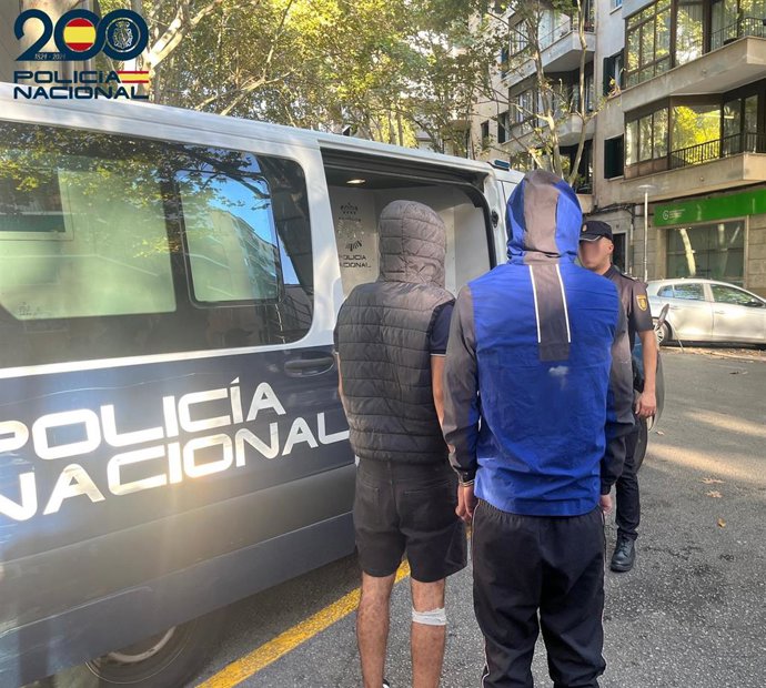 Dos detenidos por amenazar con una navaja y un destornillador a dos turistas para robarles en Palma