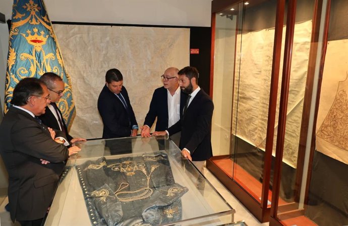 El director del Instituto de Turismo de la Región de Murcia (Itrem), Juan Francisco Martínez, asistió a la inauguración de la muestra