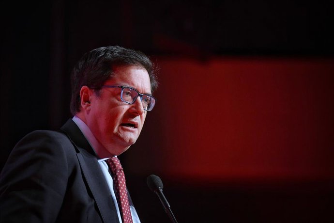 Archivo - El ministro para la transformación Digital y de la Función Pública, Óscar López, interviene en el Congreso de Comisiones Obreras, en el Auditorio Marcelino Camacho, a 12 de mayo de 2025, en Madrid (España). Comisiones Obreras de Madrid (CC.OO.),