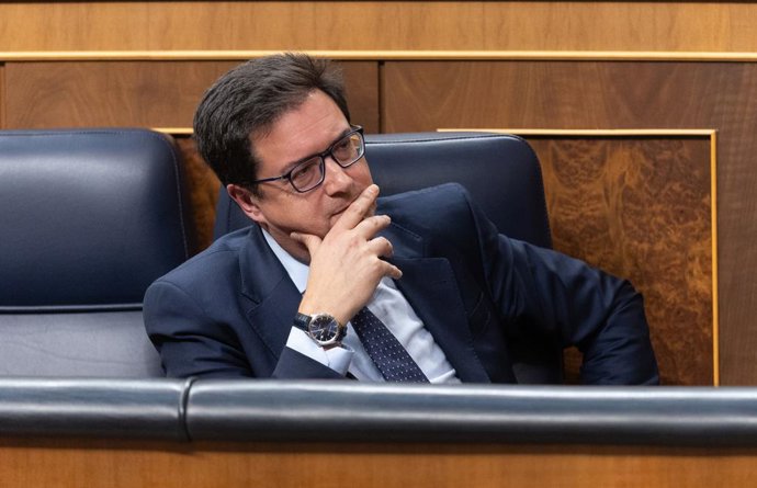 Archivo - Arquivo - O Ministro da Transformação Digital e do Serviço Civil, Óscar López, durante uma sessão plenária no Congresso dos Deputados, em Madri (Espanha).