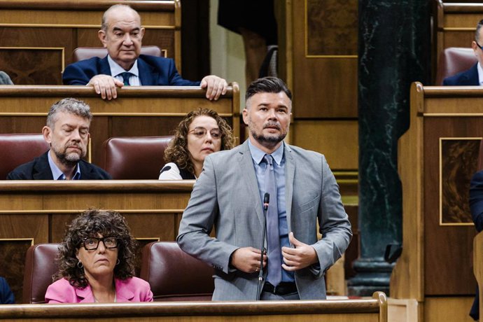 El portavoz de ERC en el Congreso, Gabriel Rufián, interviene durante un pleno en el Congreso de los Diputados, a 10 de septiembre de 2025, en Madrid (España). El Pleno del Congreso debate y vota  las enmiendas de totalidad que PP, Vox y Junts han present