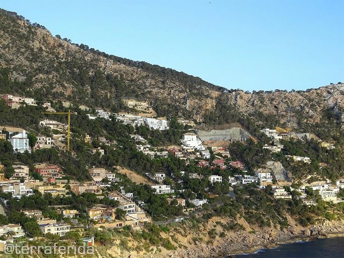 Archivo - Urbanizaciones en la costa de Mallorca