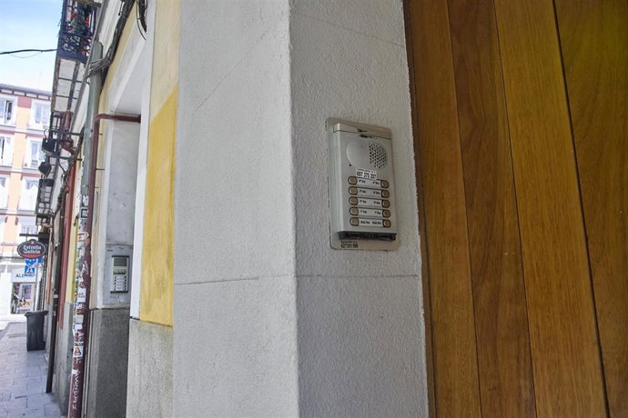 Archivo - Exterior de un piso turístico.- Archivo