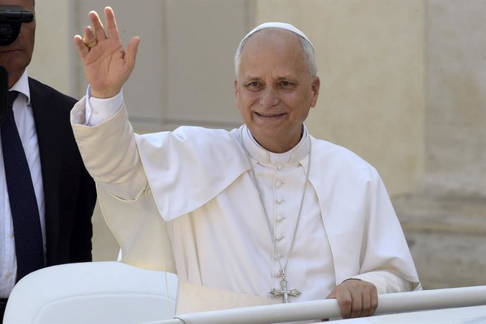 El Papa León XIV durante la canonización de Carlo Acutis, en la Plaza de San Pedro del Vaticano, a 7 de septiembre de 2025, en Roma (Italia). El Papa León XIV canoniza a Carlos Acutis, el conocido como ‘influencer’ de Dios y que se convierte en el primer 