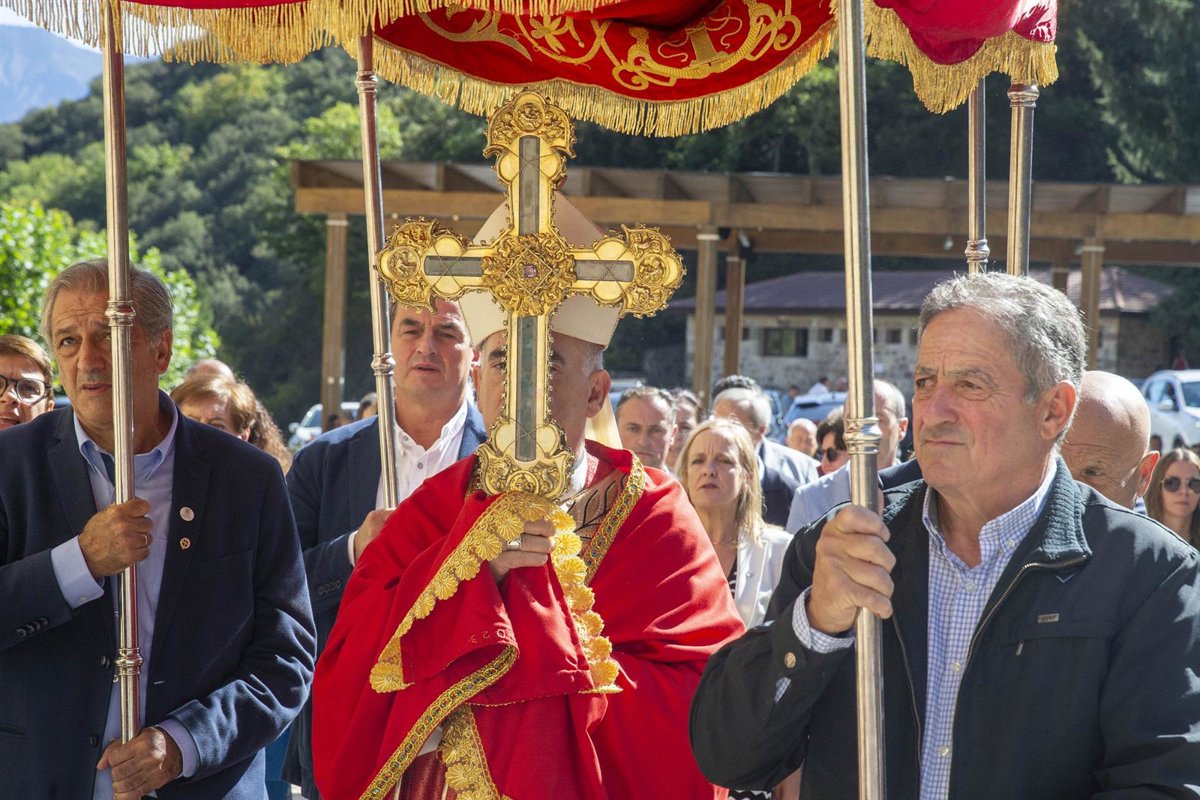 Potes celebra el Día de la Cruz y la continuidad de la orden franciscana que custodia el monasterio
