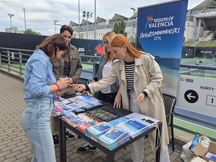 Turisme CV promociona en Varsovia la oferta turística de la Comunitat en el torneo 'Desabor Padel Premium Cup' 