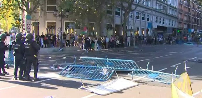 Cortes del recorrido en la última etapa de la Vuelta ciclista