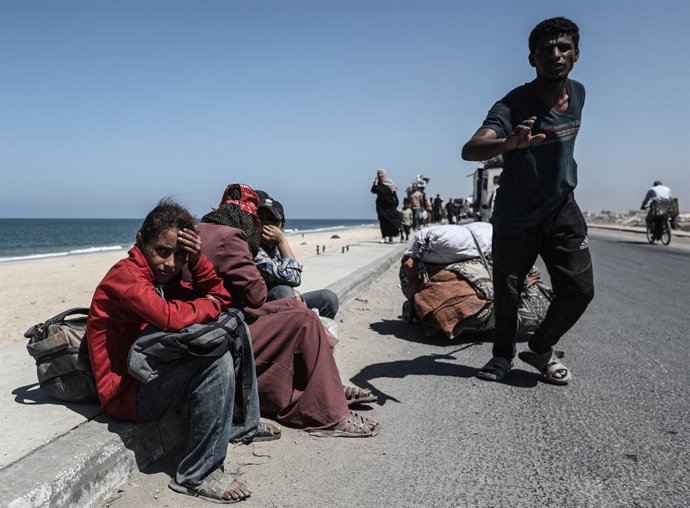 September 13, 2025, Nusairat, Gaza Strip, Palestinian Territory: Palestinians leave their homes with their belongings along Rashid Street due to intense Israeli military attacks and forced evacuation warnings in the northern Gaza Strip, on September 13, 2