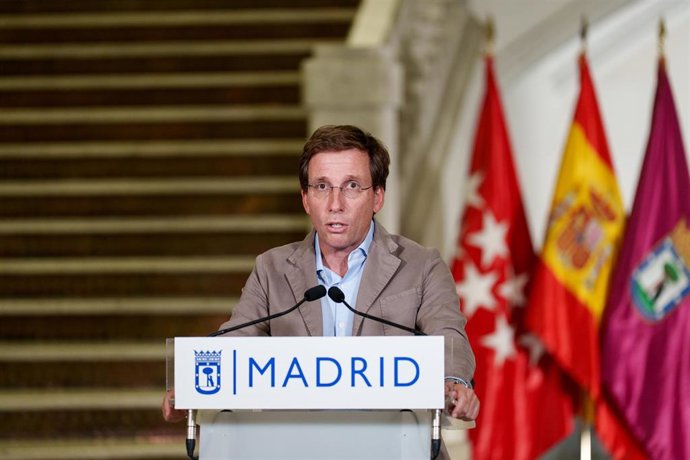 El alcalde de Madrid, José Luis Martínez-Almeida, realiza una declaración institucional, en el Palacio de Cibeles