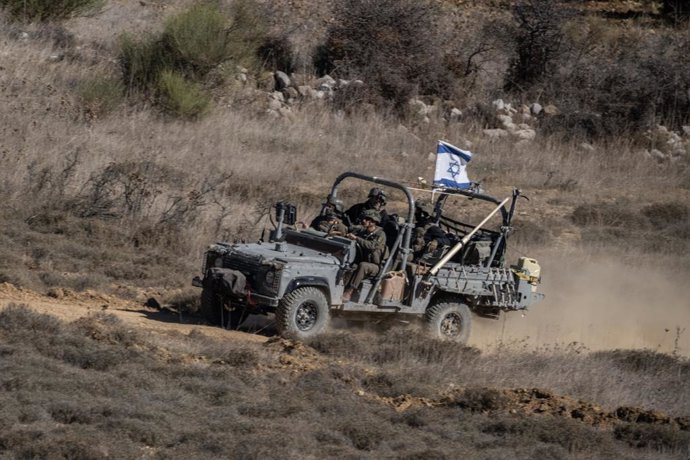 Archivo - December 15, 2024, Mashdal Shams, Golan Heights: Israeli troops are seen near the buffer zone in Golan Heights on Dec.15th. A Syrian territory currently occupied by Israel.