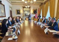 El secretario del Tesoro de EEUU se reúne con Cuerpo y Albares para abordar las relaciones comerciales