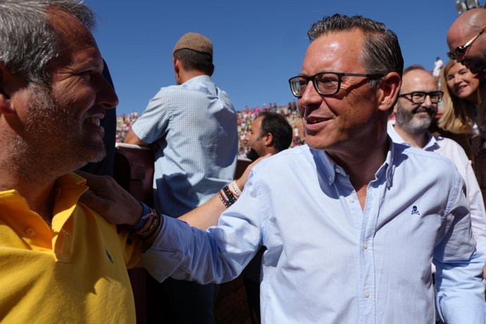 El secretario general del PP de Madrid, Alfonso Serrano, visita Móstoles