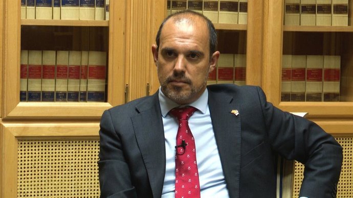 Archivo - El presidente de las Cortes de Castilla-La Mancha, en entrevista con Europa Press