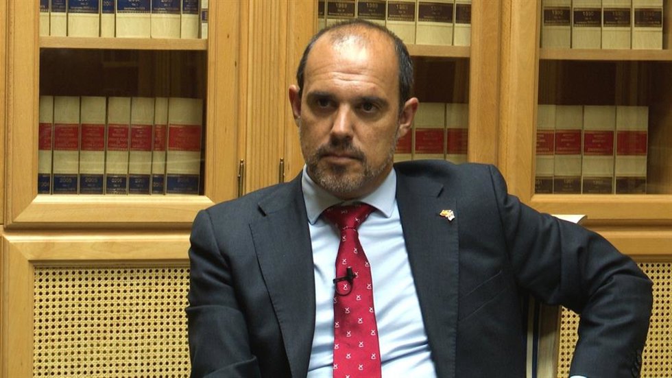 Archivo - El presidente de las Cortes de Castilla-La Mancha, en entrevista con Europa Press