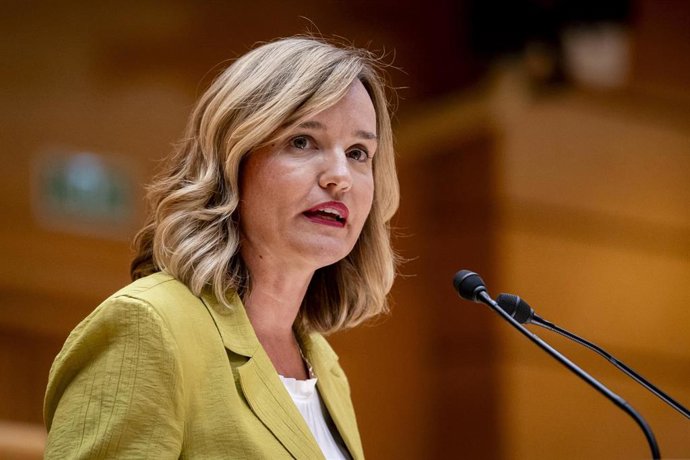 La ministra de Educación, Formación Profesional y Deportes, Pilar Alegría, durante una sesión de control al Gobiernoen el Senado.