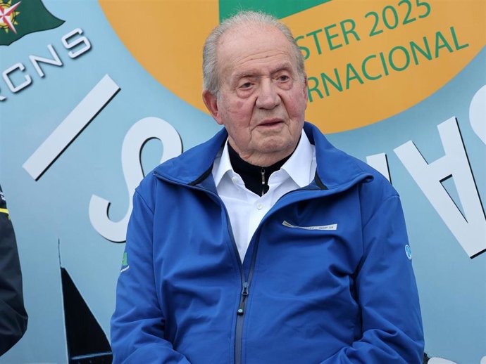 Don Juan Carlos de Borbón durante la ceremonia de entrega de premios de la X Regata Rey Juan Carlos-El Corte Inglés Máster