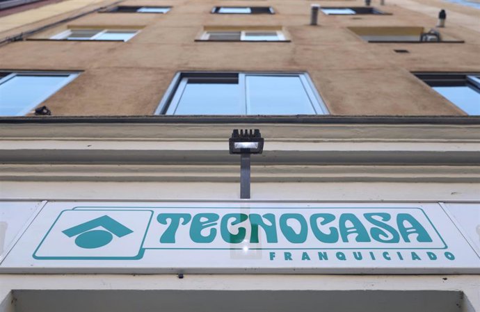 Archivo - Una oficina de Tecnocasa, a 1 de septiembre de 2022, en Madrid (España) .  