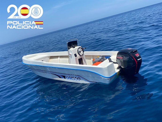 Imagen de archivo de una patera  