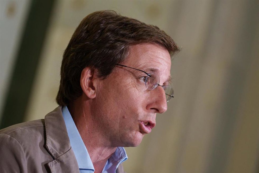 El alcalde de Madrid, José Luis Martínez-Almeida, realiza una declaración institucional, en el Palacio de Cibeles
