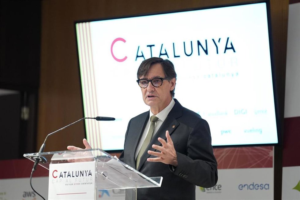 El presidente de la Generalitat, Salvador Illa, inaugura la jornada de Europa Press 'Catalunya cap al futur', a 15 de septiembre de 2025, en Barcelona, Cataluña (España). La jornada reúne a destacados líderes políticos, empresariales y sociales para ana