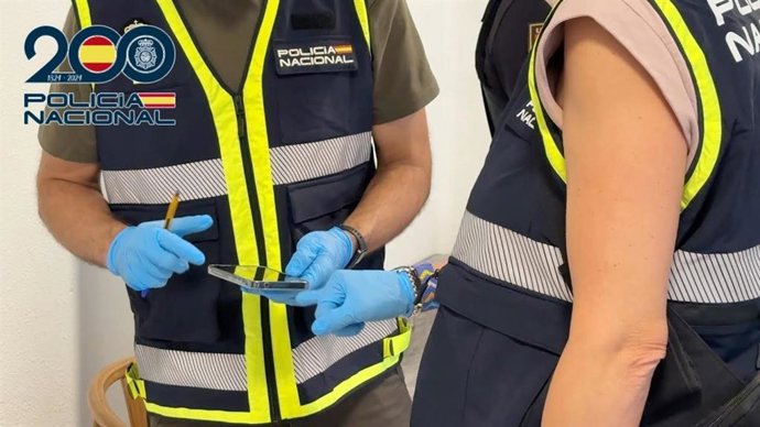 La Policía Nacional detiene a un hombre por grabar las zonas íntimas de dos menores en una parada de autobús en Logroño