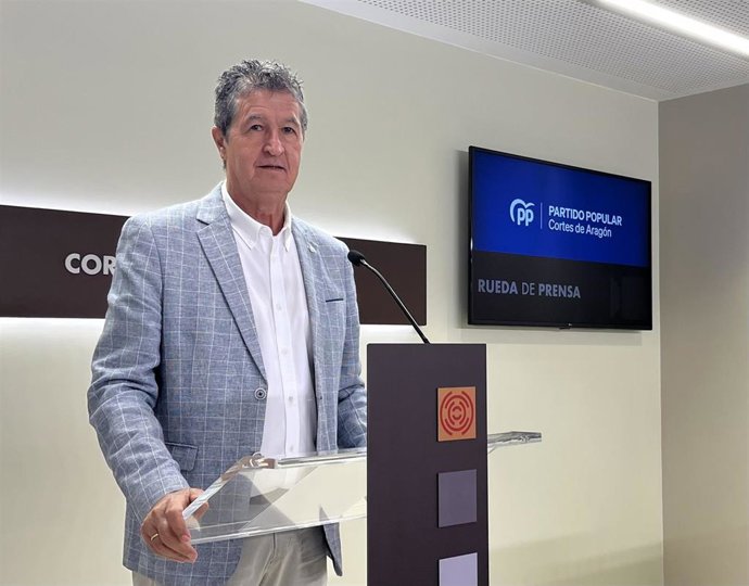 El diputado del PP Antonio Romero este lunes en la sala de prensa de las Cortes.