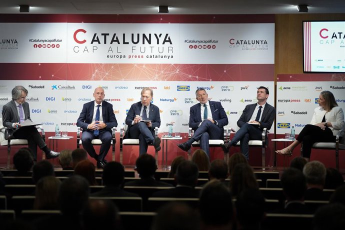 La taula sobre desenvolupament i competitivitat empresarial en la jornada d'Europa Press 'Catalunya cap al futur'