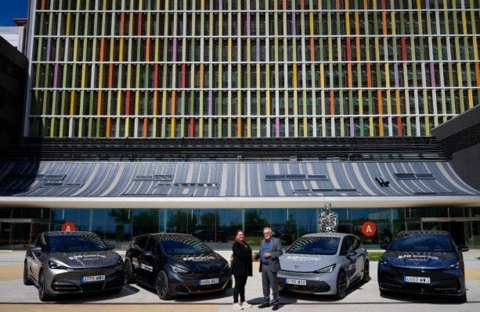 La Fundación Seat Cupra dona 4 coches al Hospital Sant Joan de Déu de Barcelona
