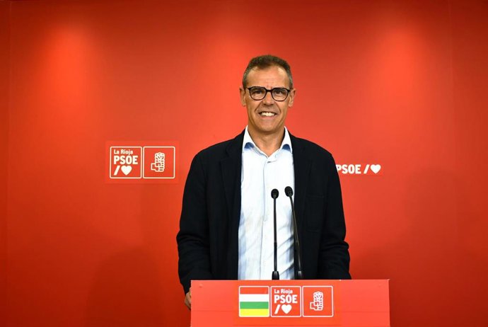 El secretario de Educación, Formación Profesional, Universidad, Ciencia y Digitalización del PSOE, Félix Alonso, en comparecencia de prensa