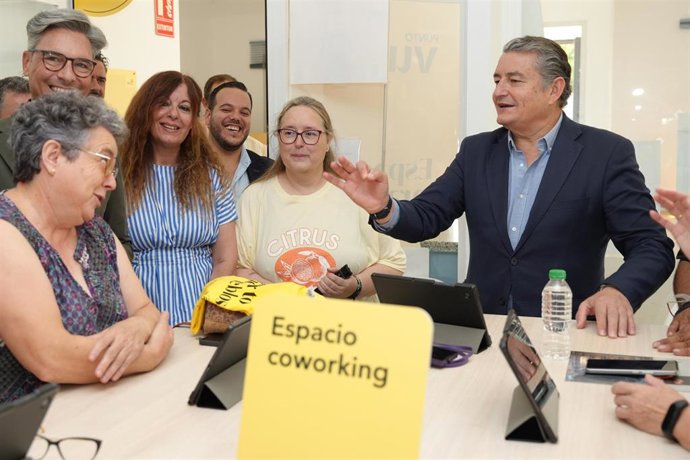 Archivo - El consejero de la Presidencia, Interior, Diálogo Social y Simplificación Administrativa, Antonio Sanz, durante la presentación de la nueva web del Consorcio Puntos Vuela. A 24 de junio de 2025 en Cerro Muriano, Córdoba (Andalucía, España). 