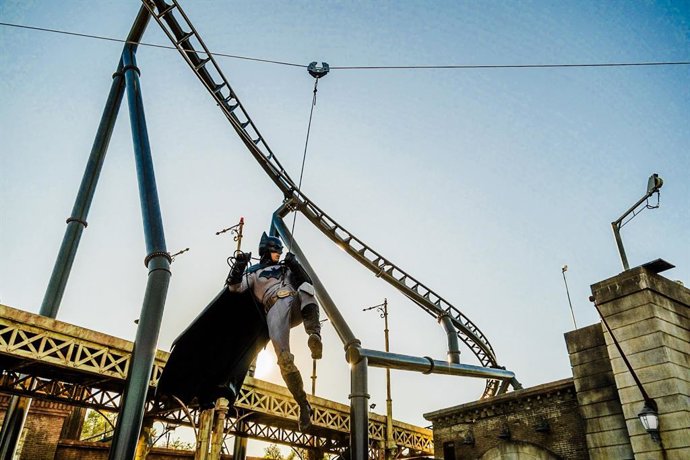 Parque Warner Madrid celebra el 'Batman Day' con la voz de Christian Bale y exhibición de vehículos