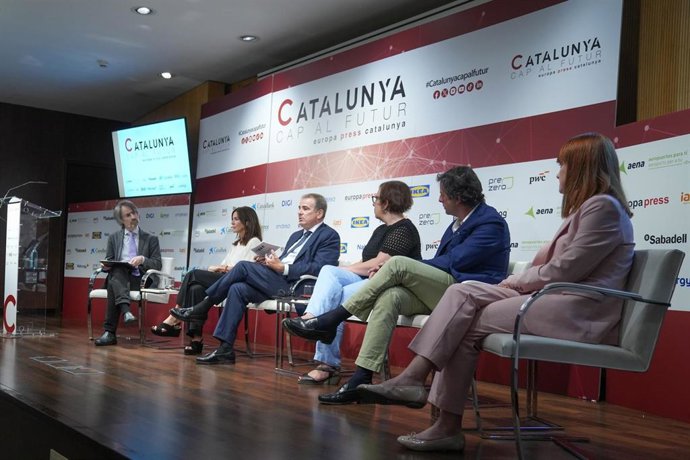 El delegado de Europa Press en Cataluña, Jordi Fernández (1i), en la segunda mesa redonda de la jornada de Europa Press 'Catalunya cap al futur', a 15 de septiembre de 2025, en Barcelona, Cataluña (España)