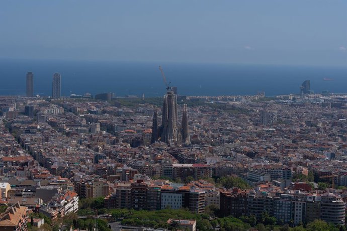 Archivo - Vista panoràmica de Barcelona
