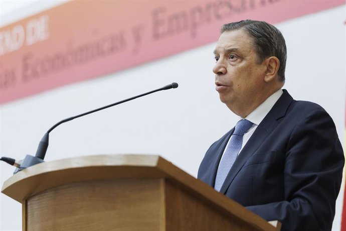 El ministro de Agricultura, Pesca y Alimentación, Luis Planas,  