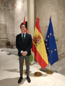 El portavoz del Grupo Parlamentario de Vox, Ángel Alda, en el Parlamento riojano