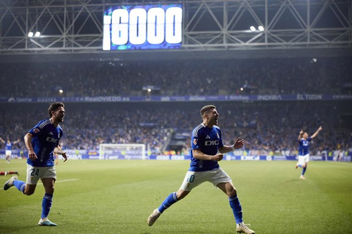 Archivo - Francisco Portillo of Real Oviedo celebrates after scoring goal during the LaLiga Hypermotion Play Off Final 2nd Leg match match between Real Oviedo and CD Mirandes at Carlos Tartiere on June 21, 2025, in Oviedo, Spain.
