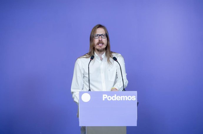 Archivo - Arxiu - El secretari d'Organització i portaveu de Podem, Pablo Fernández, durant una roda de premsa, en la seu de Podem, a 29 de juliol del 2025, a Madrid (Espanya).