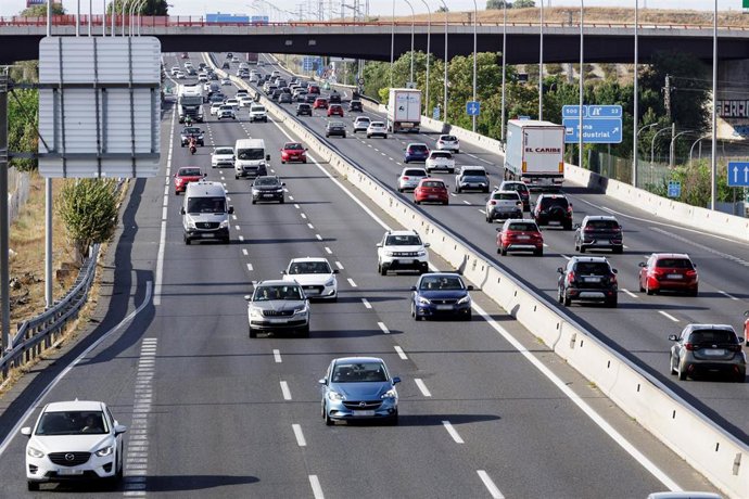 Vehículos en la carretera A-4 durante la operación retorno del verano, a 31 de agosto de 2025, en Madrid (España). La Dirección General de Tráfico (DGT) espera cinco millones de desplazamientos en el último dispositivo especial de tráfico del verano que a